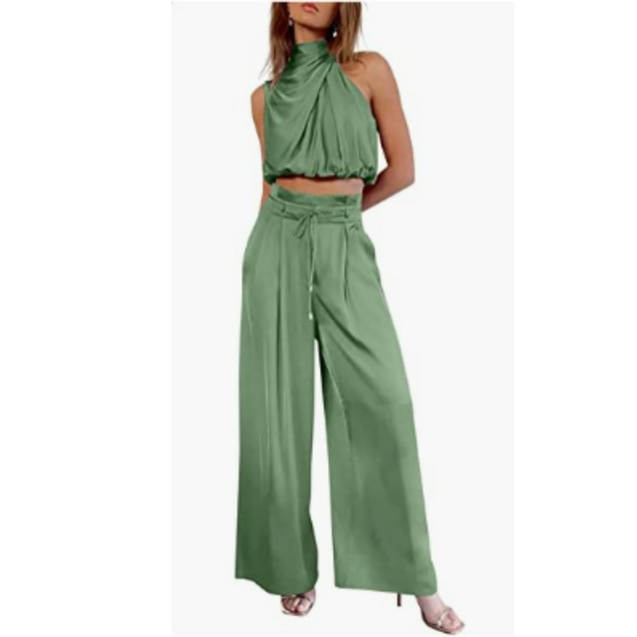 Stylish women's loose fit jumpsuit, perfect for summer. Comfortable sleeveless romper for casual and versatile wear.