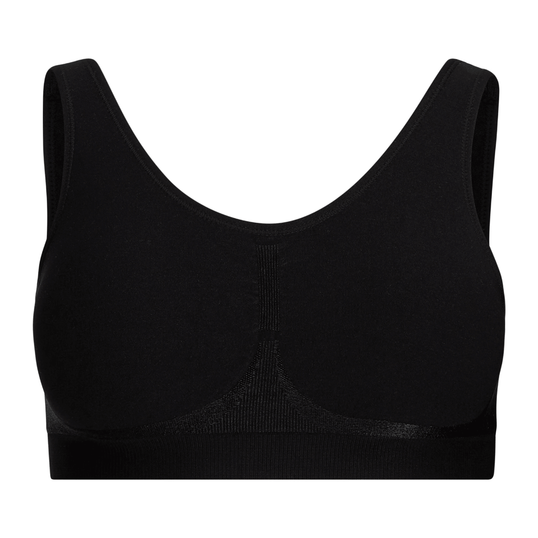 Model wearing a Luma seamless wireless bra, showcasing its comfortable and smooth fit.
