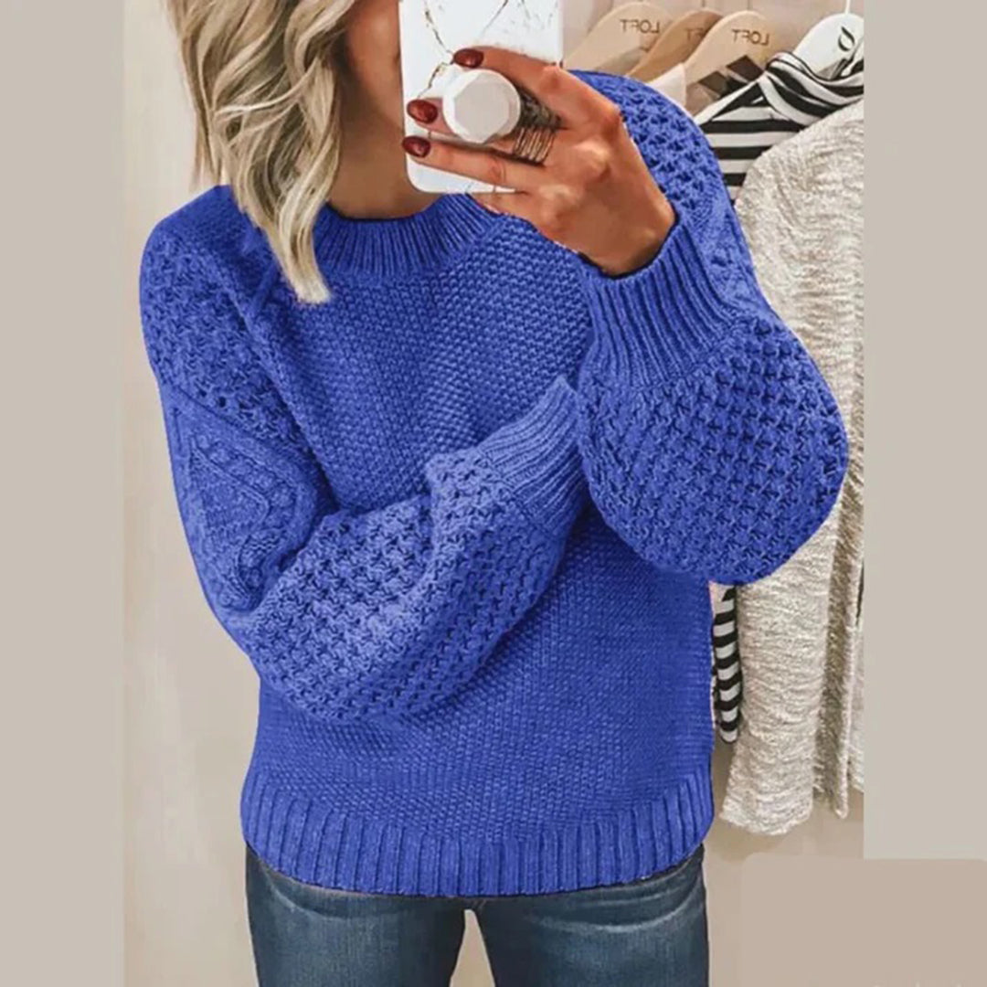Cozy and chic women's luxury sweater, ideal for staying warm in winter.