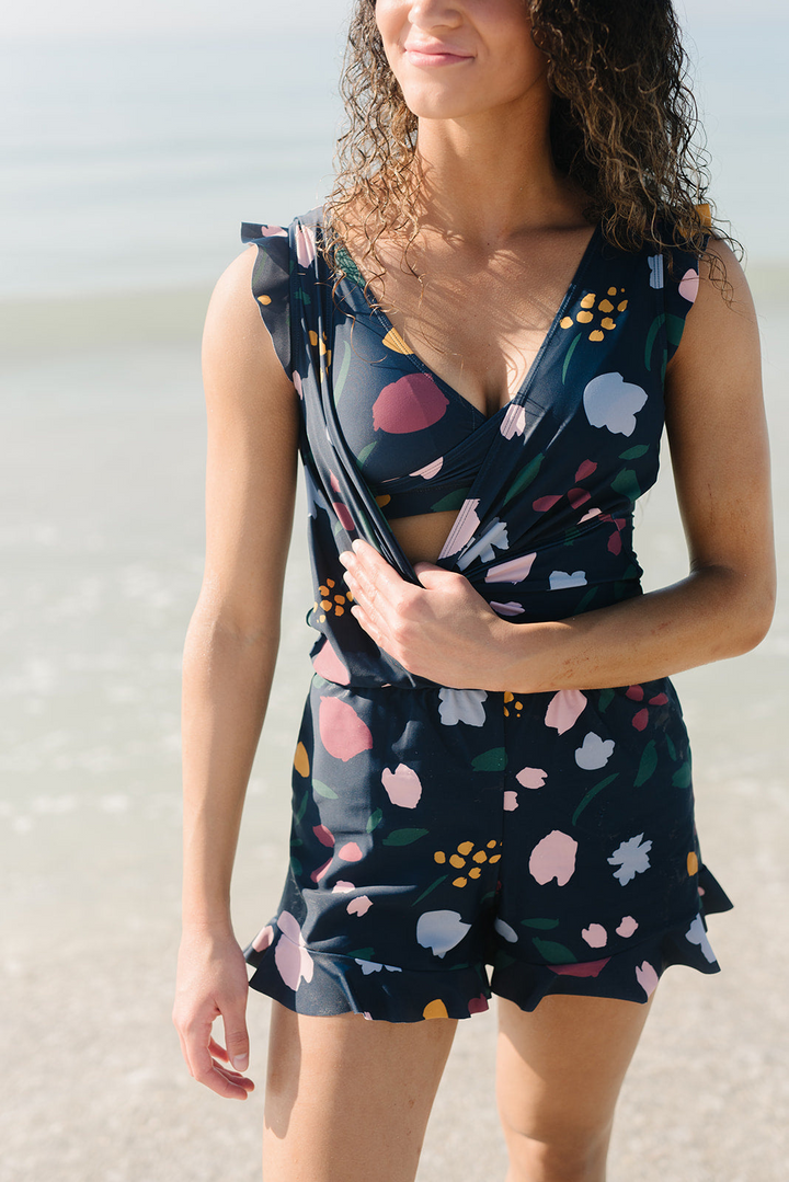 Women's swimwear: Marisa jumpsuit with built-in bra, ideal for the beach and poolside.