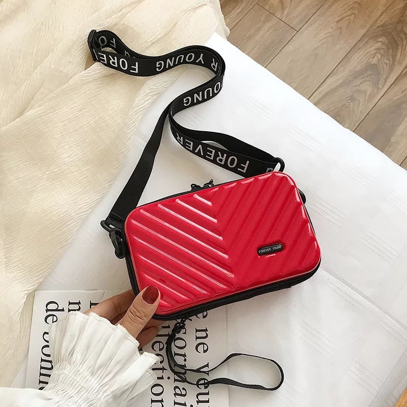 Compact and chic black hard shell crossbody handba, women's fashion travel bag