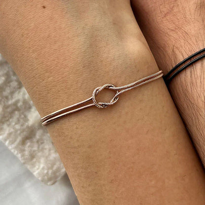 Everyday gold knot bracelet with a minimalist design, comfortable and chic.