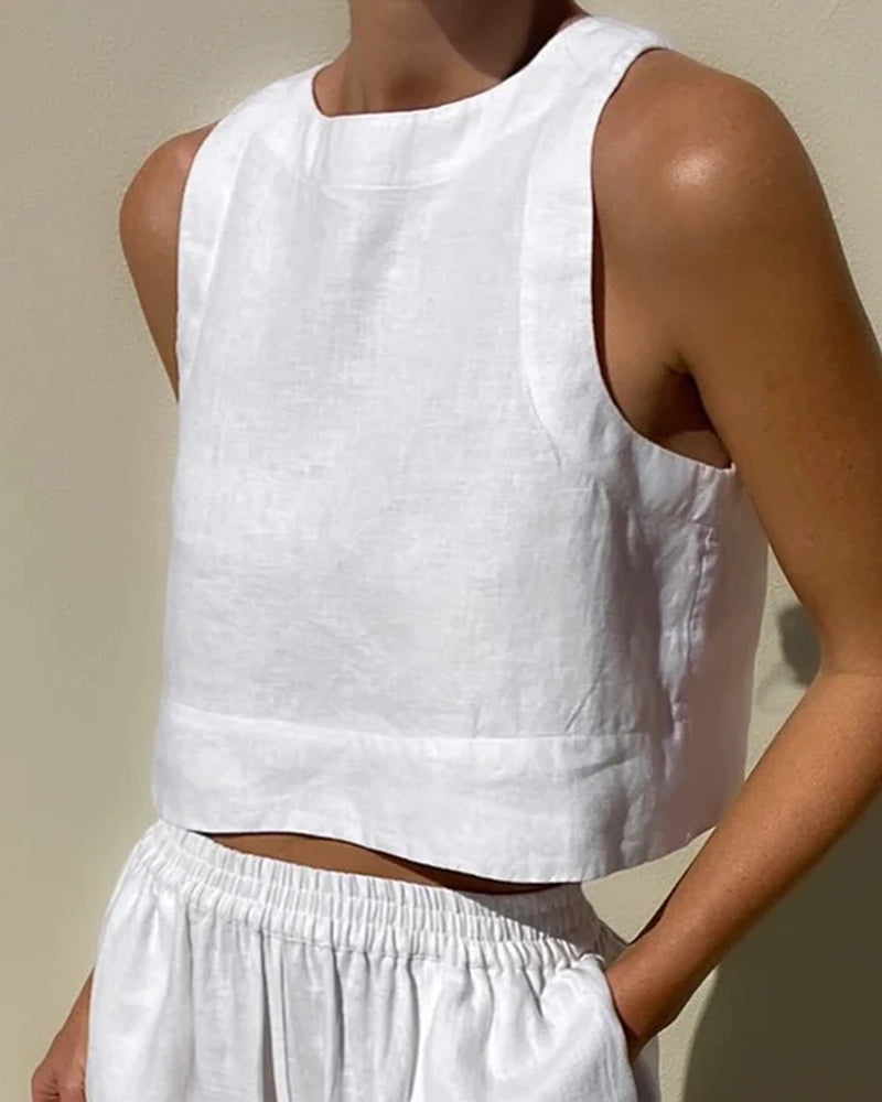 Casual women's Narela two-piece skirt and top outfit. Comfortable for leisure & everyday wear.