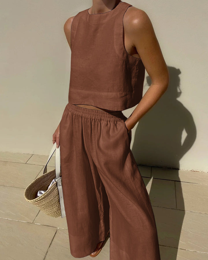 Elegant & versatile women's Narela two-piece skirt and top. Ideal for office, casual or evening wear.