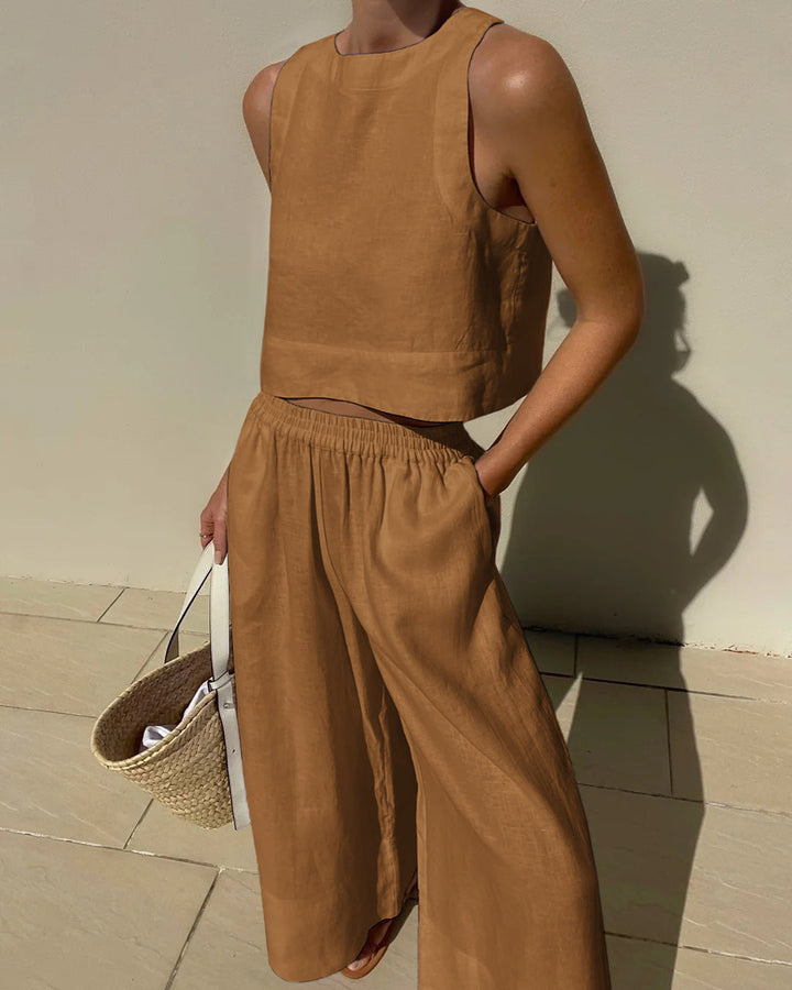 Women's Narela two-piece skirt & top. Modern, versatile outfit for spring, summer, office, leisure.