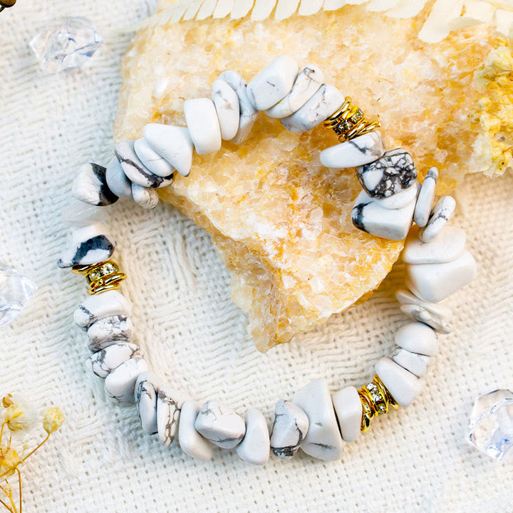 Fashion women's crystal beads bracelet with genuine natural stones.