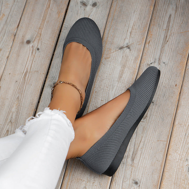 Classic women's orthopedic ballerinas, soft material for all-day comfort.
