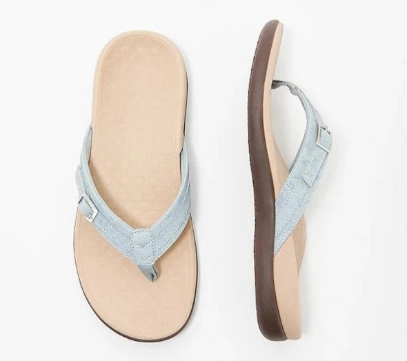 Versatile casual women's orthopedic flip-flops, providing arch support & summer comfort for everyday wear.