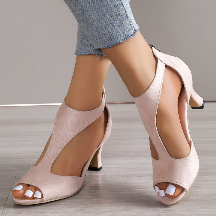 Trendy women's orthopedic heel sandals, combining chic design with crucial foot health and everyday comfort.