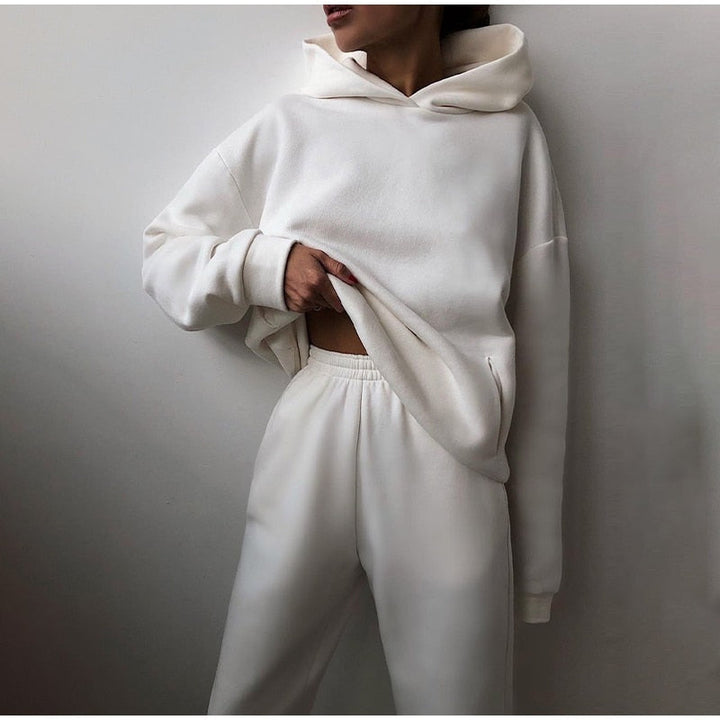 Women's oversized lounge jogging set in a comfortable cotton blend. Perfect for casual wear.
