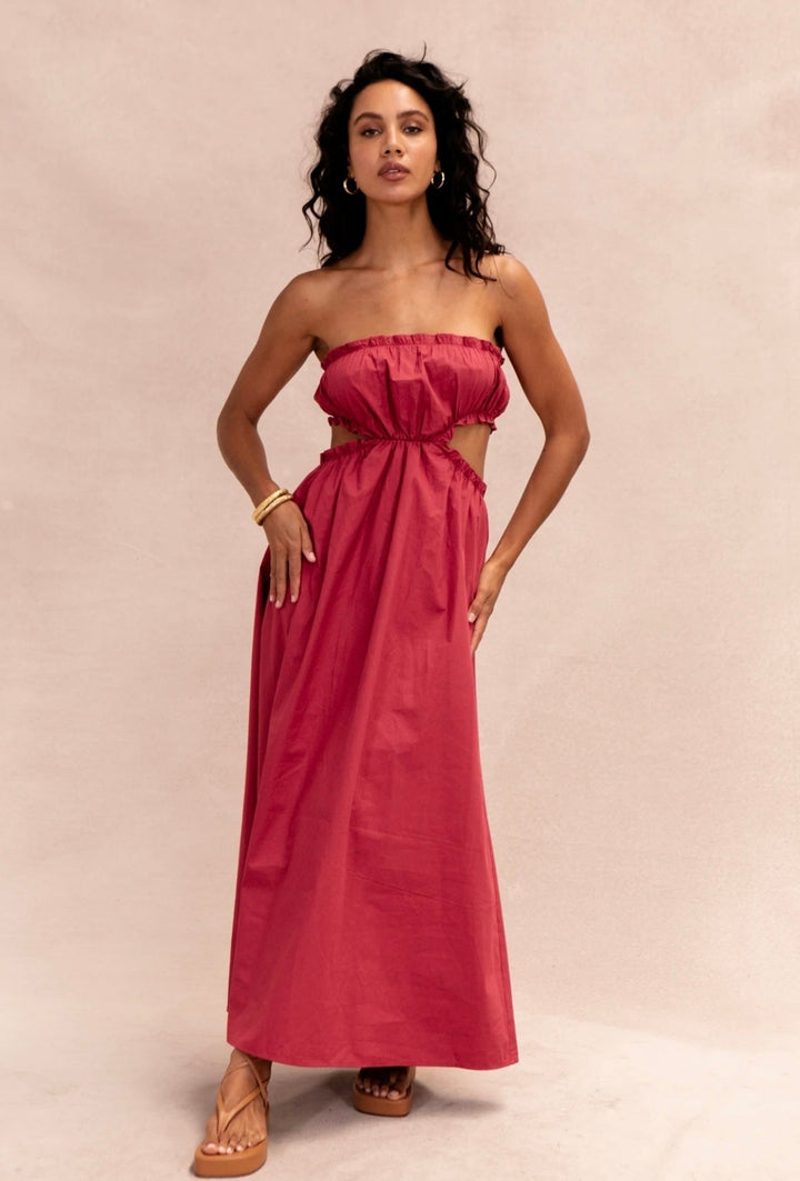 Elegant pink bohemian sleeveless dress for women. Loose fit, ideal for summer days, beach trips, and feminine style.