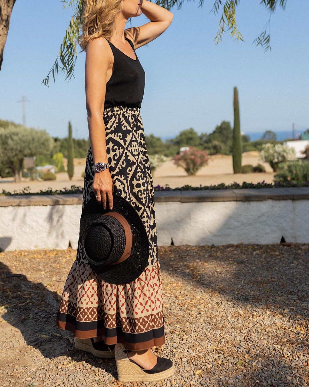 Stylish women's printed boho maxi skirt featuring elegant flowing fringes.