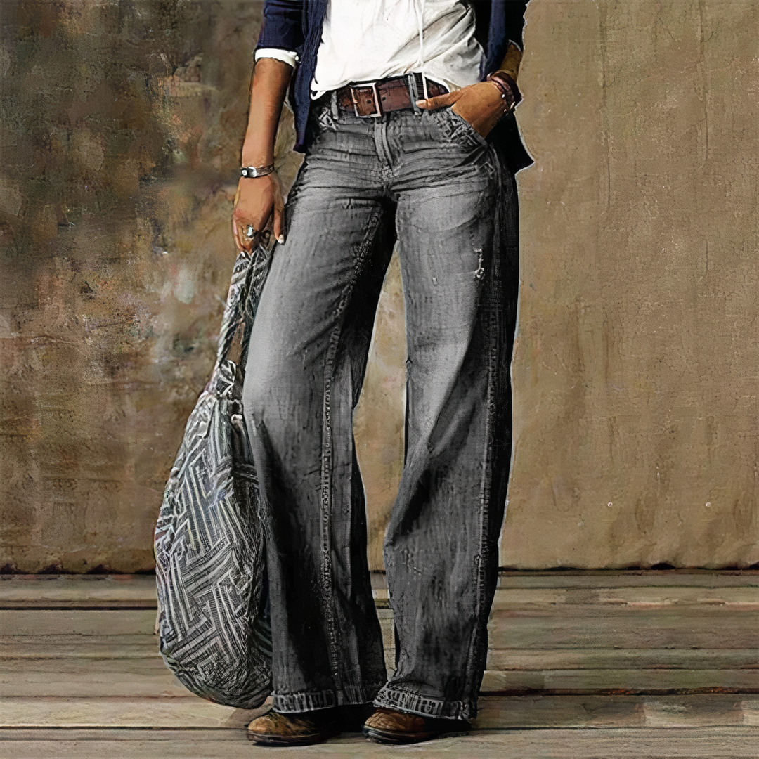 Comfortable retro high-waist Aurora jeans for women in versatile gray denim, ideal for trendy casual style.