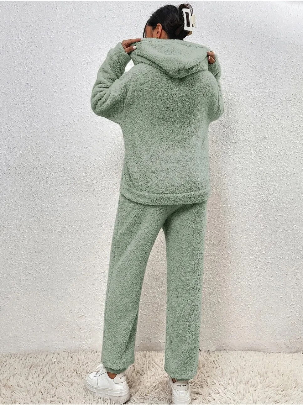 Soft women's loungewear set featuring a longer hoodie and straight-leg trousers, perfect for cozy winter days