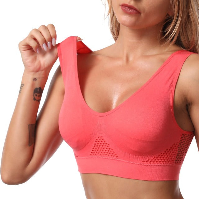 Invisible seamless comfort bra, perfect for a smooth silhouette under any outfit.