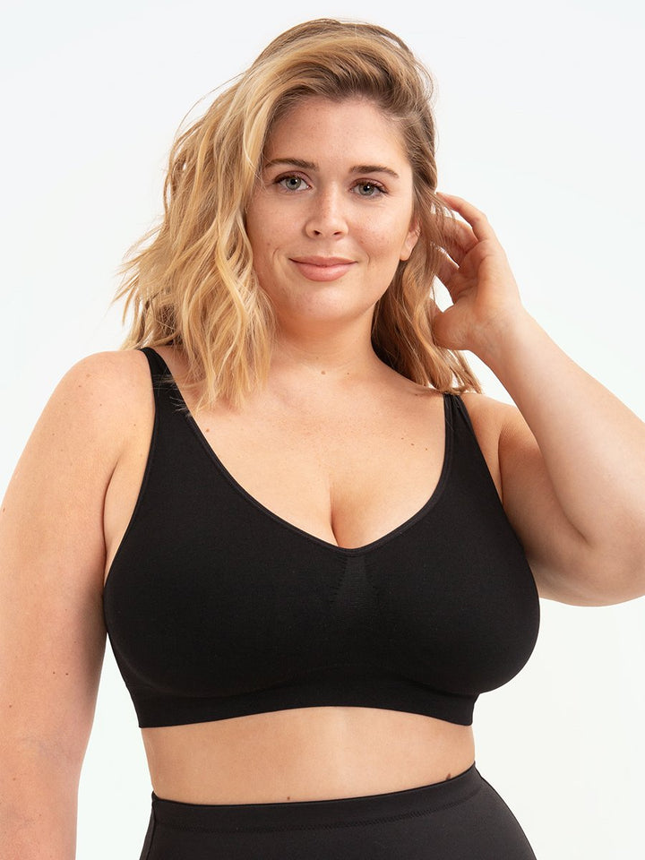 Supportive seamless sports bra for women, comfortable and wire-free for active lifestyles.