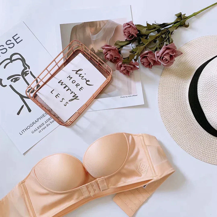 The ultimate women's strapless push-up bra for secure lift & all-day comfort.