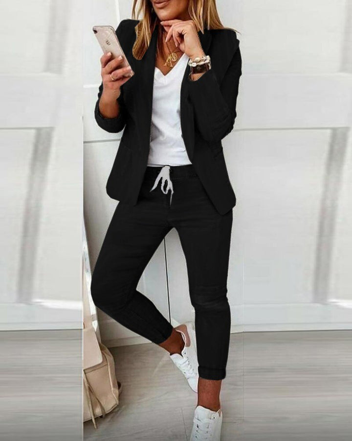 Comfortable women's stylish 2-piece set with a relaxed open seam blazer and adjustable drawstring pants.