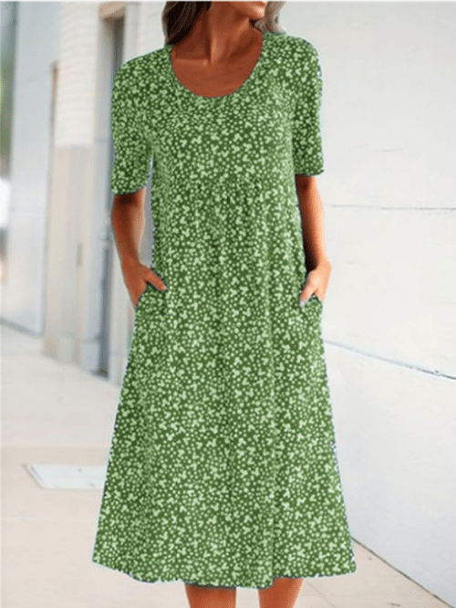 Stylish women's floral summer dress, a relaxed fit with a round neck and practical pockets.