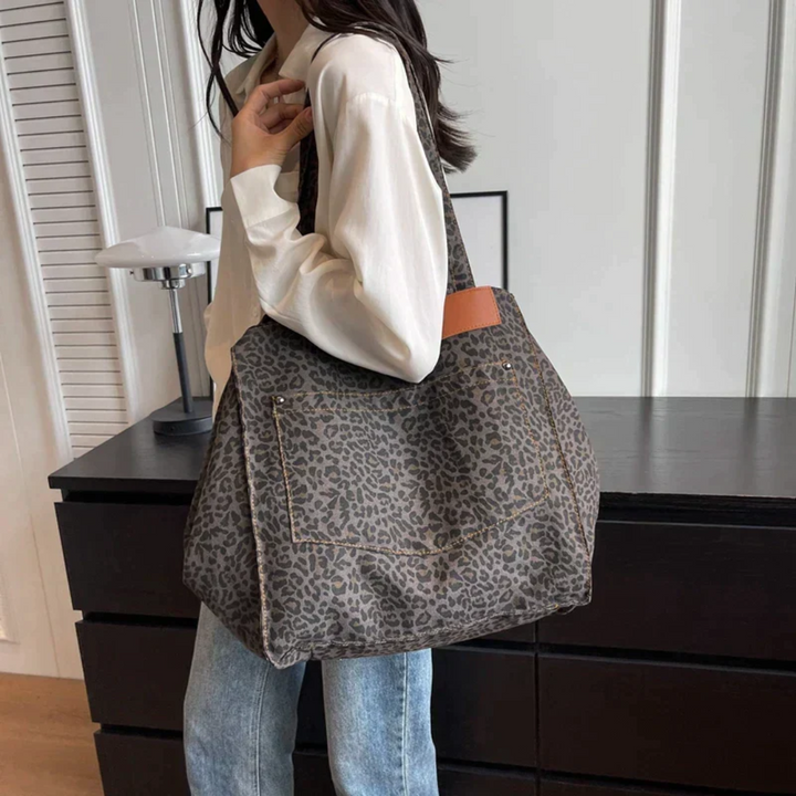 Trendy leopard print shoulder bag, a must-have fashion accessory for women