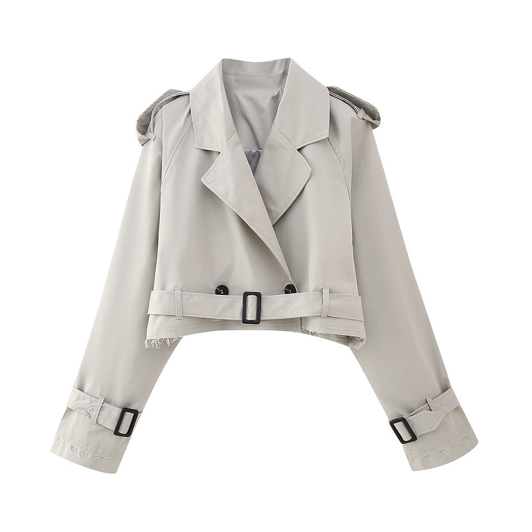 Stylish women's cropped trench coat with adjustable belt, a key piece for any wardrobe.
