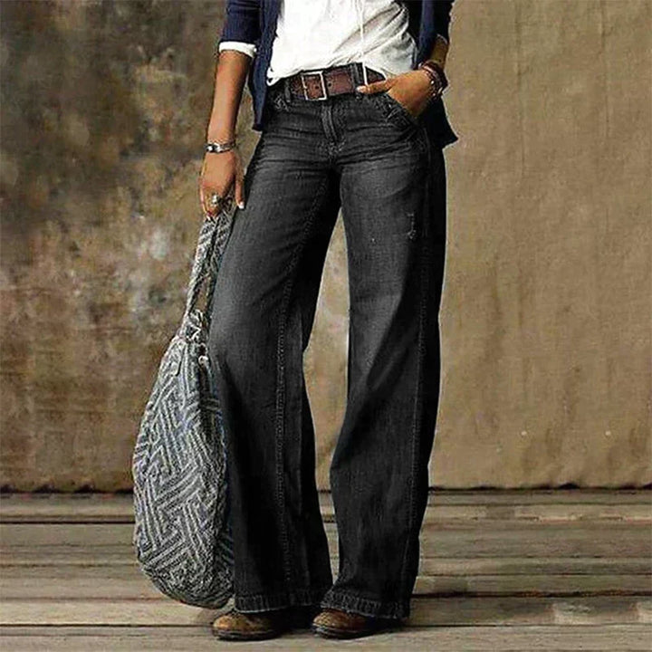 Fashionable women's wide leg trousers, stylish bottoms designed for an effortless, modern and chic look.