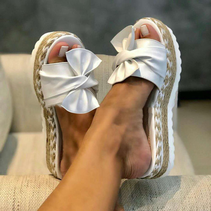 Stylish women's summer shoes with adjustable straps, offering posture support and all-day comfort.