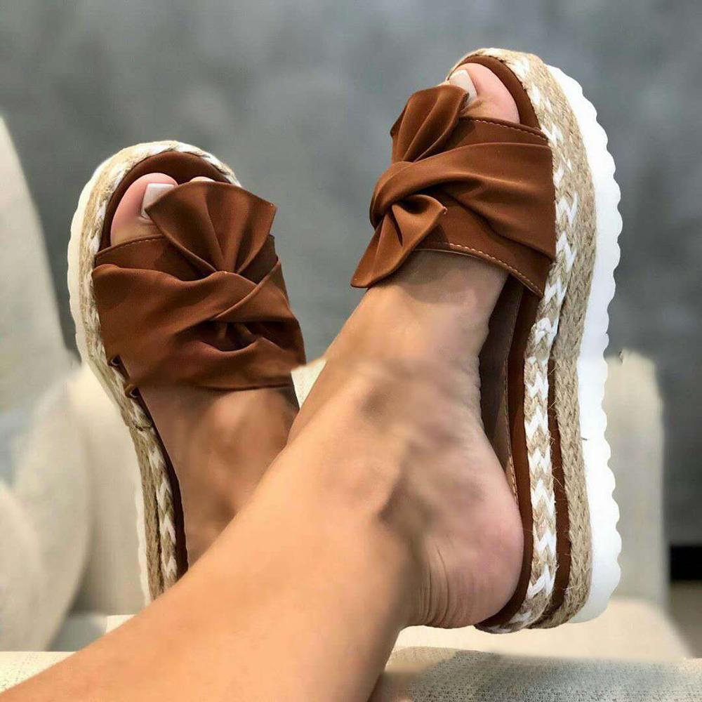 Lightweight women's sandals with comfort sole, designed for posture support and long walks.