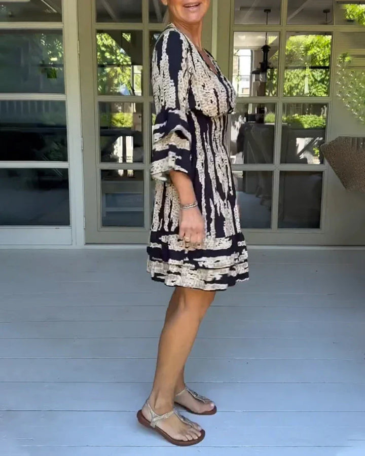 Casual women's flowy V-neck dress with practical 3/4 sleeves. A-line cut, great for everyday spring/summer style.