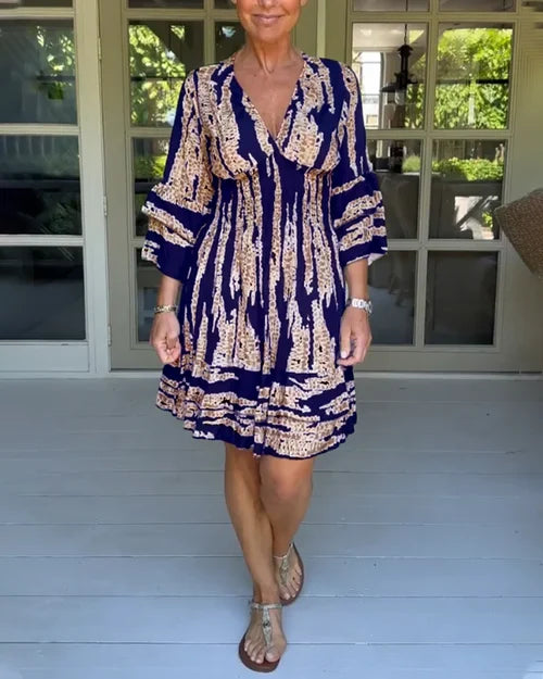 Versatile women's V-neck A-line dress with 3/4 sleeves. Casual printed design for effortless spring & autumn style.