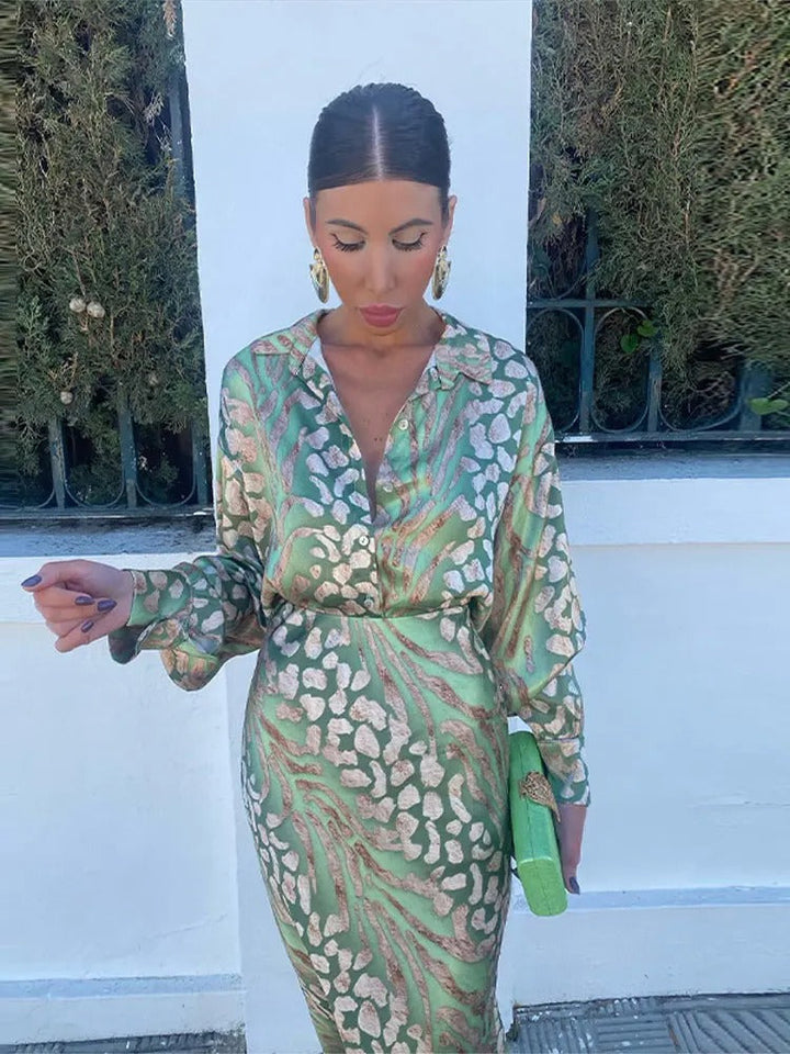 Fashionable women's vibrant summer two-piece set, ideal for elegant casual wear with its unique luxurious pattern.