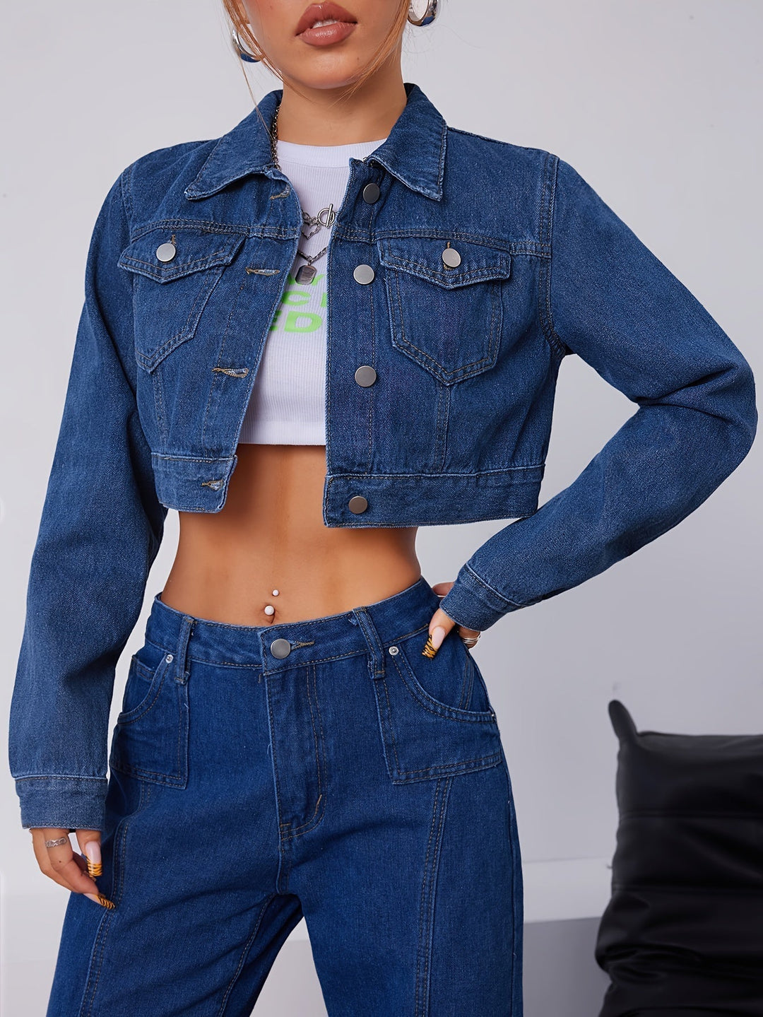 Women's short vintage blue denim jacket, a comfortable and chic tailored piece.