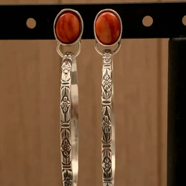 Bohemian style women's onyx drop earrings. Vintage inspired statement jewelry, perfect for boho fashion lovers.