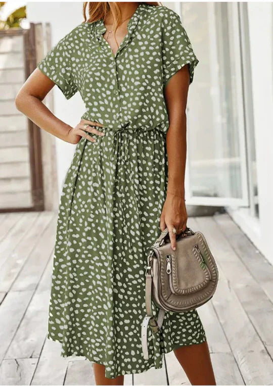 Vintage-inspired women's summer midi dress, casual & elegant with three-quarter sleeves for a flowy look.
