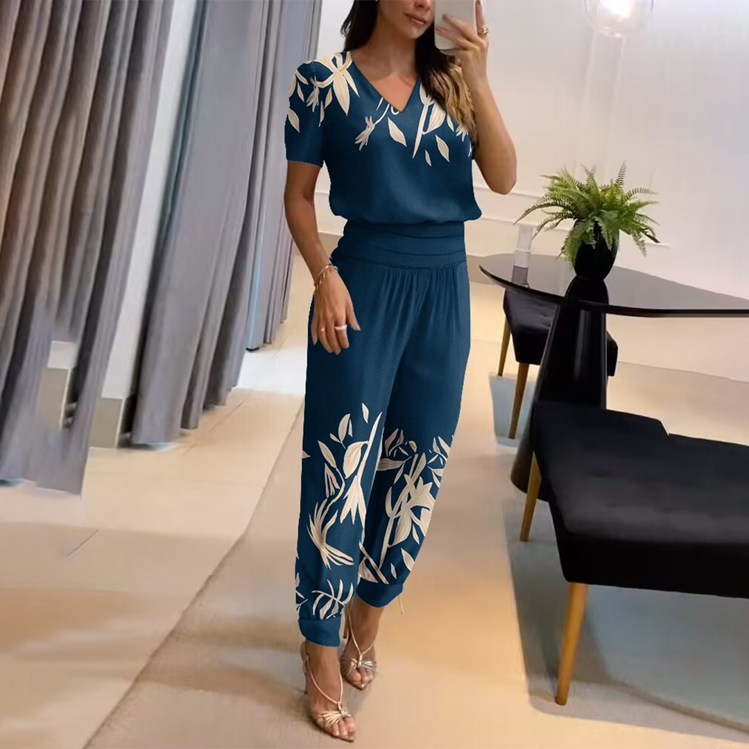 Trendy Viviana women's outfit: comfortable blouse and trousers set, perfect for casual yet dressy occasions.