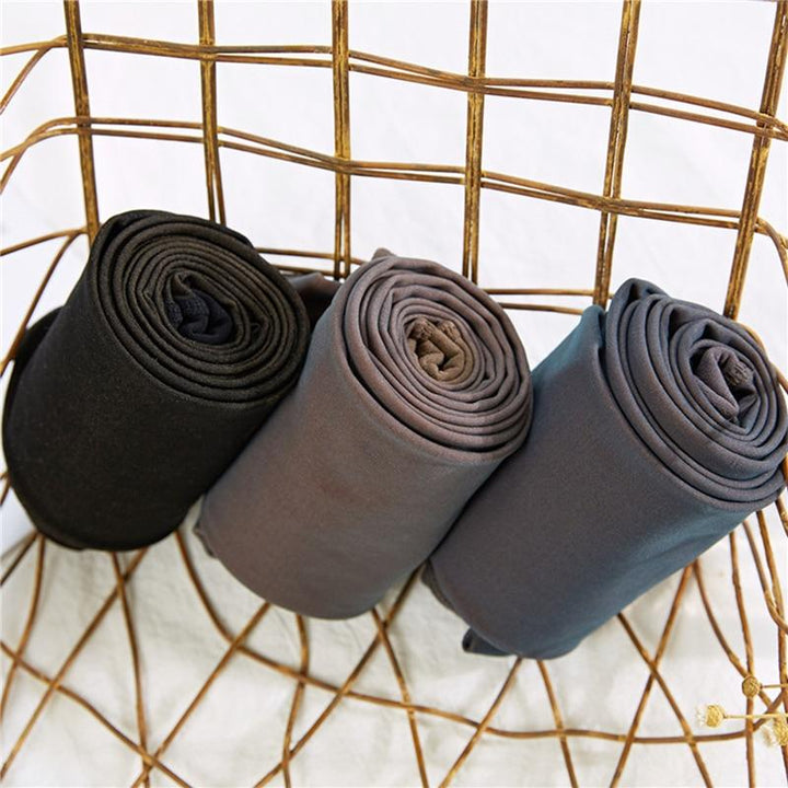 Durable women's winter leggings with thick fleece lining. Keep warm and stylish in cold weather.