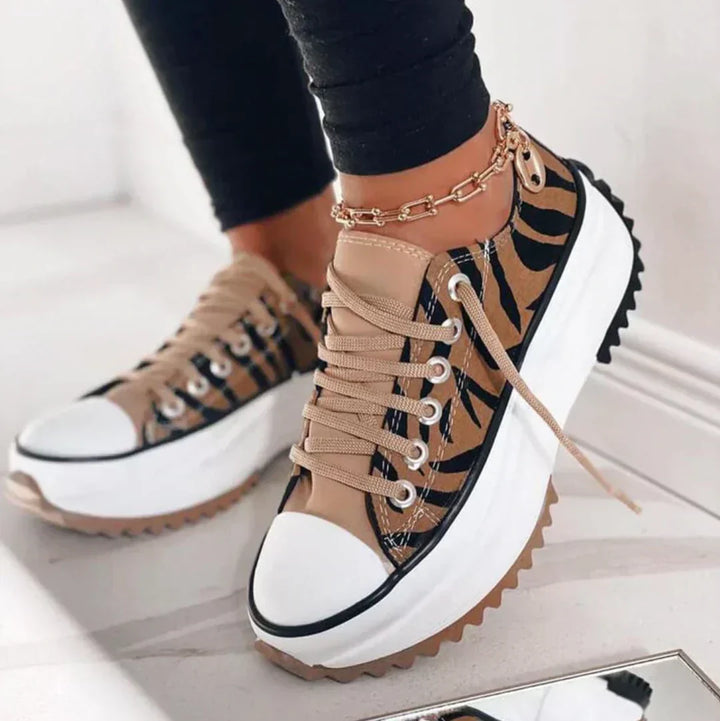 Fashionable women's platform sneakers, ideal for comfortable, trendy everyday wear and versatile styling.