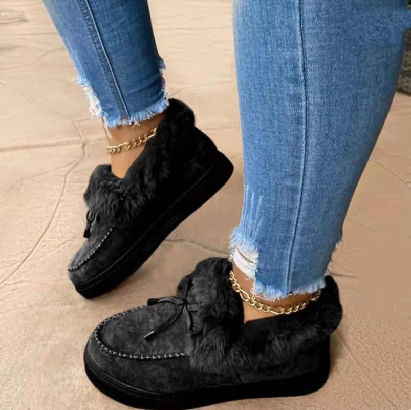 WinterCozy women's stylish winter boots, perfect for warmth and comfort in cold weather. Durable everyday footwear.